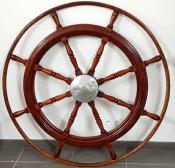 superbe trés grande barre à roue de Yacht des années 1930 en acajou 1m31cm environ de diamètre à 8 branches avec en son moyeu en fonte de laiton en laiton